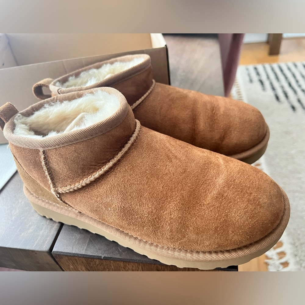 NEW UGG CHESTNUT ULTRA MINI BOOTS SIZE 7!